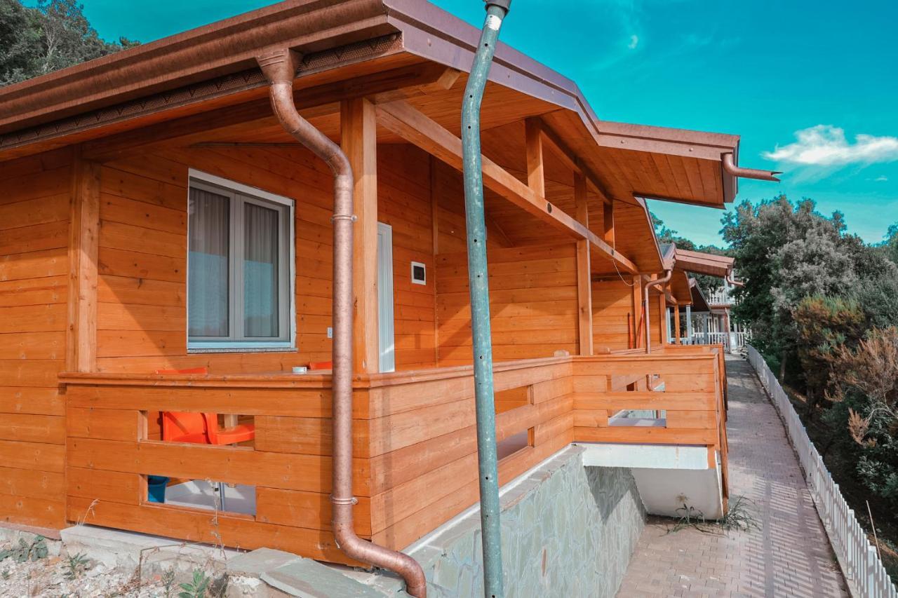 Plazhi Gjeneralit - Small Cabins - Bungalows - Apartaments - Villas - Suite Kavaje Exterior foto