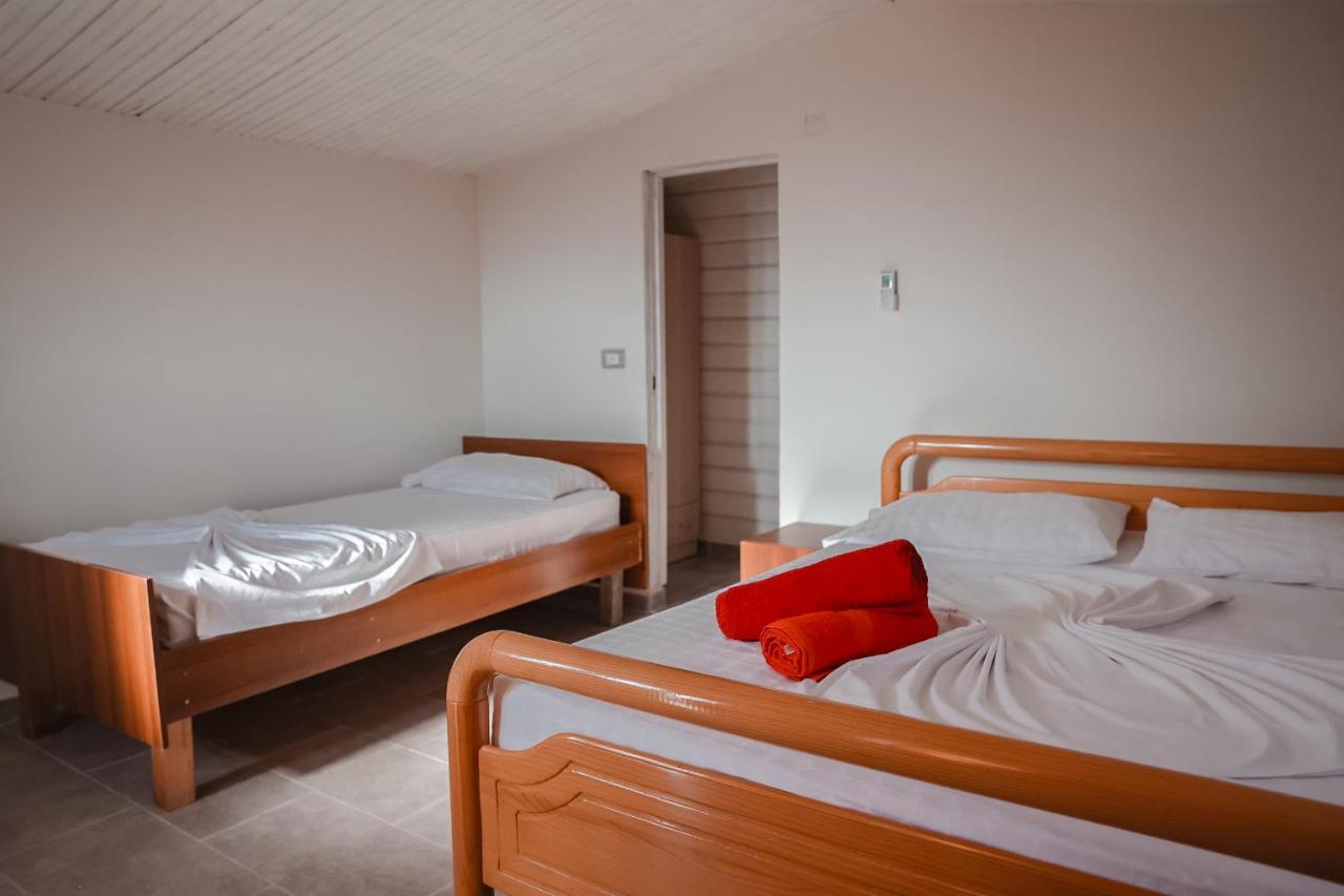 Plazhi Gjeneralit - Small Cabins - Bungalows - Apartaments - Villas - Suite Kavaje Exterior foto