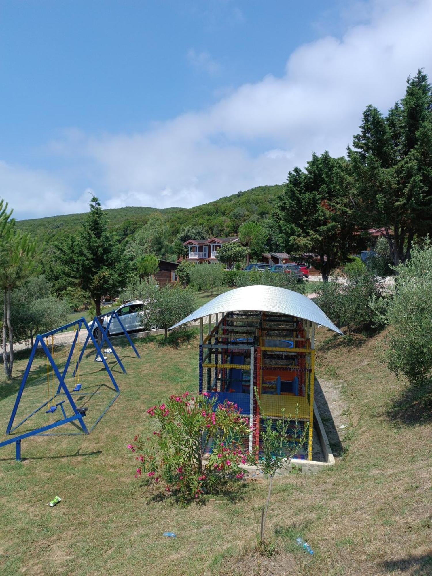 Plazhi Gjeneralit - Small Cabins - Bungalows - Apartaments - Villas - Suite Kavaje Exterior foto