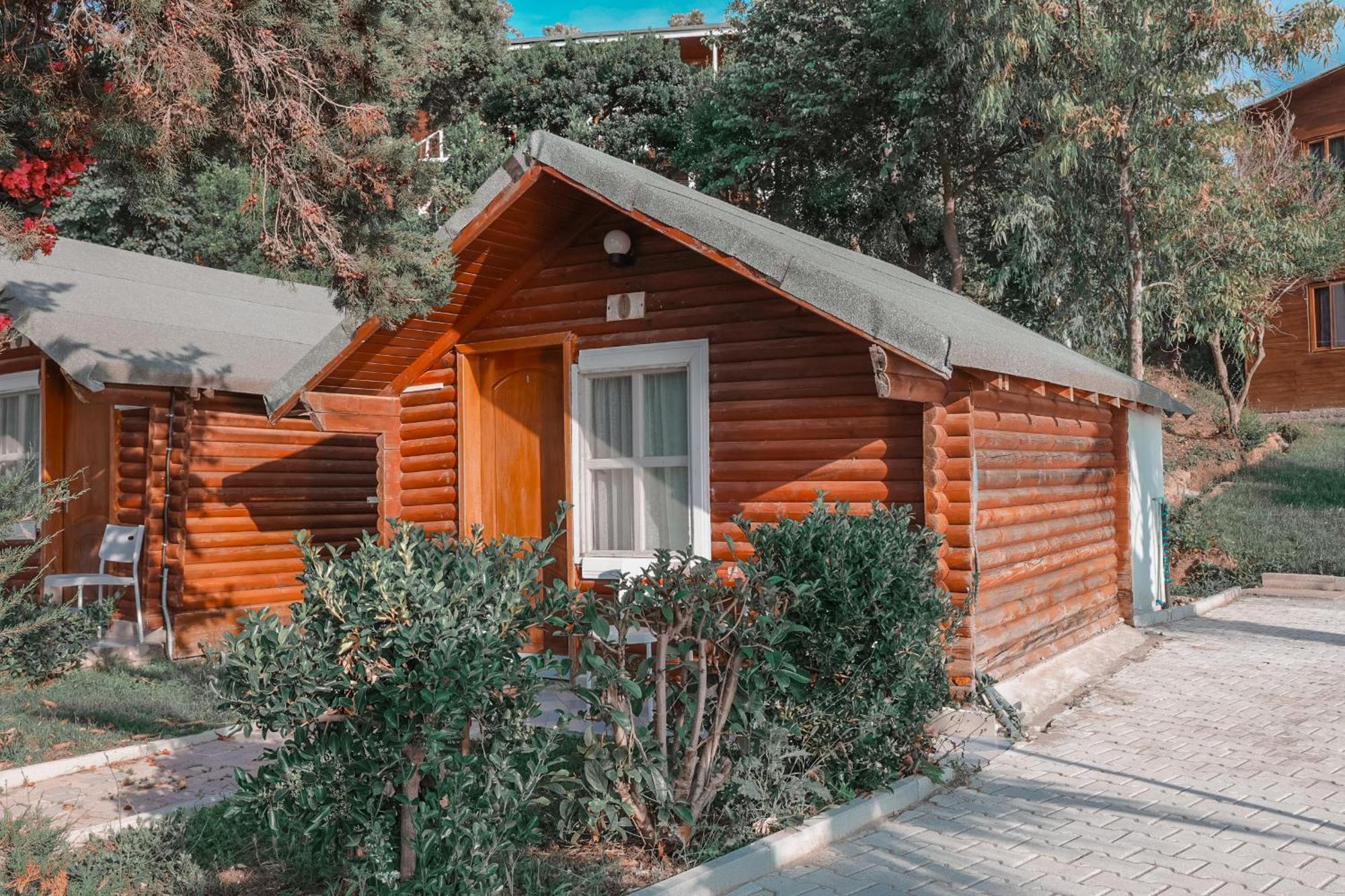 Plazhi Gjeneralit - Small Cabins - Bungalows - Apartaments - Villas - Suite Kavaje Exterior foto